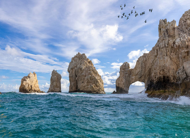 Manzaralı turistik bölge Cabo San Lucas Kemeri, El Arco, balina izleme ve şnorkelle yüzme - Fotoğraf, Görsel