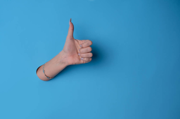 Super class, thumbs up gesture, like the concept. - Foto, Imagen