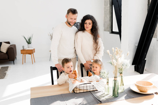 happy   family having breakfast    at home  - Fotografie, Obrázek