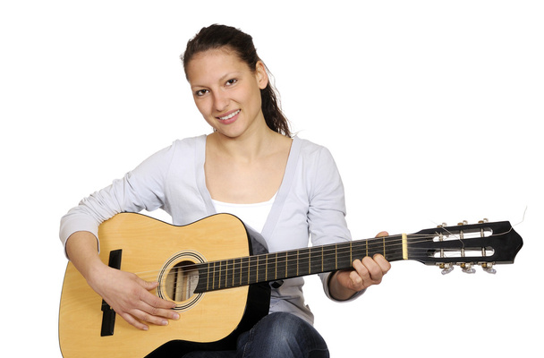 Молода жінка грає на гітарі
 - Фото, зображення