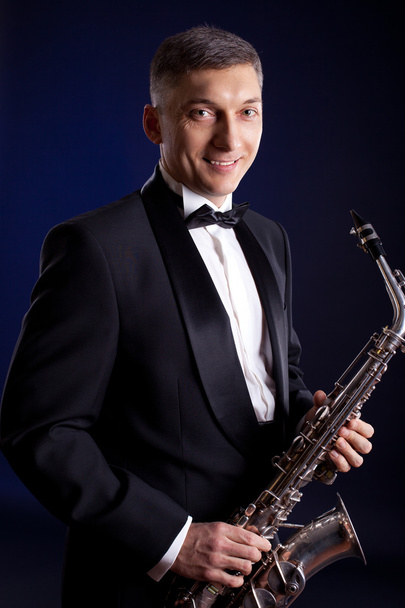 Man playing sax with expression - Photo, image