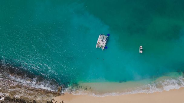 Αεροφωτογραφία μιας παραλίας στο απομονωμένο νησί Cayo Icacos Puerto Rico. Υψηλής ποιότητας φωτογραφία - Φωτογραφία, εικόνα