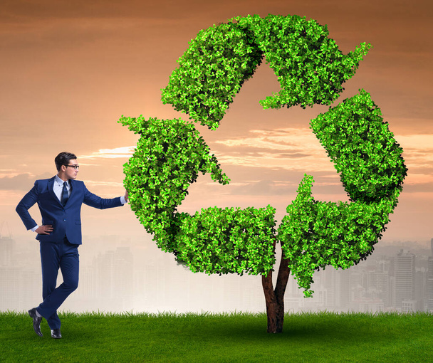 Homme d'affaires dans le recyclage concept d'entreprise durable - Photo, image