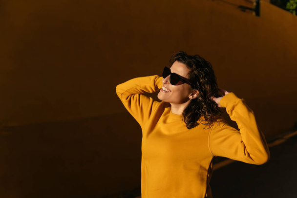 Young woman in sunglasses and sweater - Foto, Bild