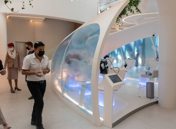 ドバイ、アラブ首長国連邦- 2021年6月6日- EXPO 2020の機会地区。エミレーツ航空のパビリオン内 - 写真・画像