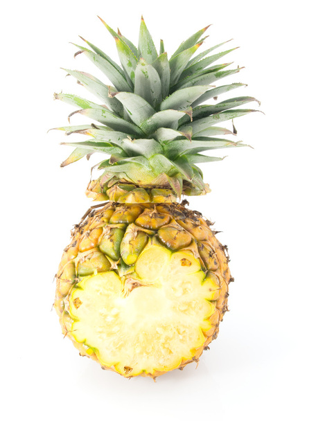 Ananas mit Scheiben isoliert auf weiß - Foto, Bild