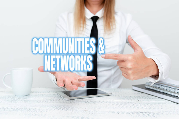 Fogalmi felirat Közösségek és hálózatok. Üzleti kirakat Tagok tanulási és gyakorlati együttműködése Alkalmazásfejlesztő Új program bemutatása, Frissített eszköz megjelenítése - Fotó, kép