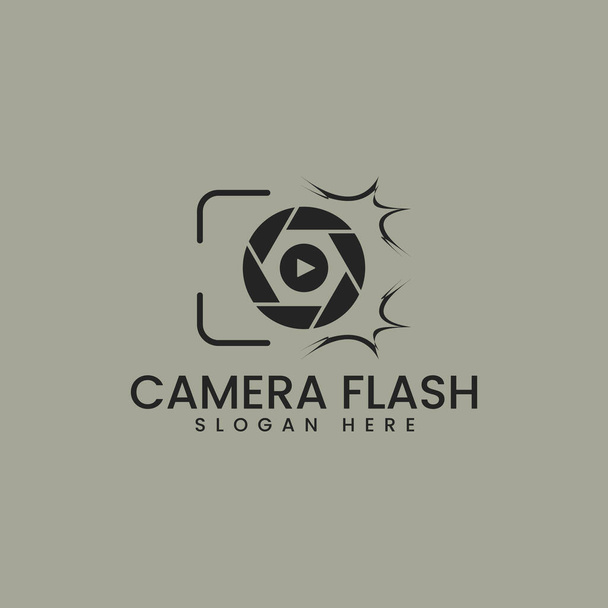 Camera lens flash logo vector, simple and modern. Suitable for photography, camera servicing and YouTubers. - Vektor, Bild