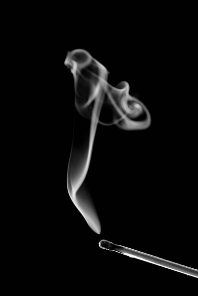 humo de un fósforo quemado - Foto, imagen