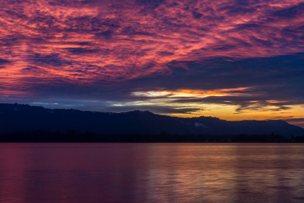 Sunset with powerful red clouds in the sky on beautiful Lake Constance - Zdjęcie, obraz