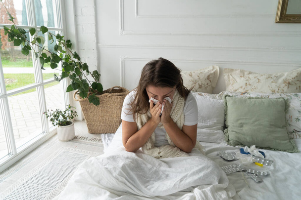 Sick woman in bed - Фото, изображение
