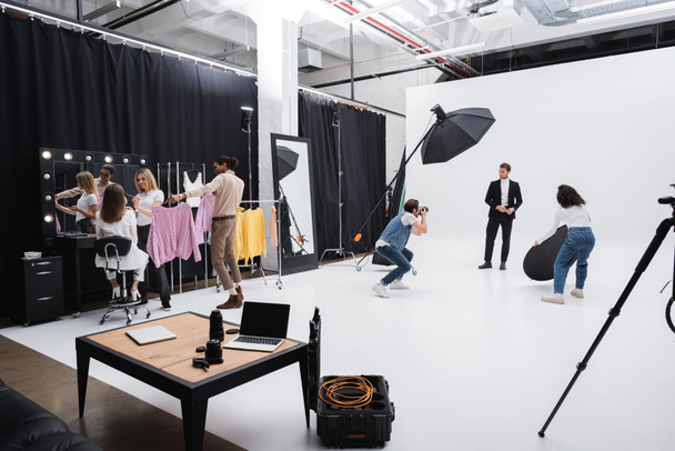 multiethnic team working with professional models during photo session - Foto, Bild