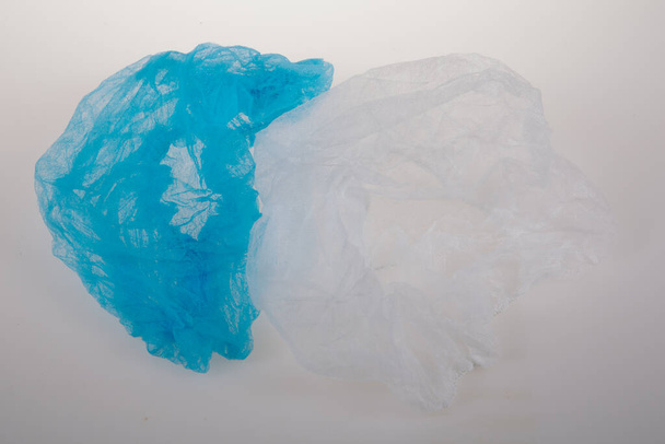 Kék és fehér orvosi eldobható kupak higiéniai fejfedő - Fotó, kép