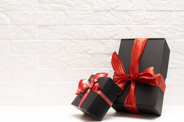 gift with a red ribbon. Black gift box - Fotoğraf, Görsel