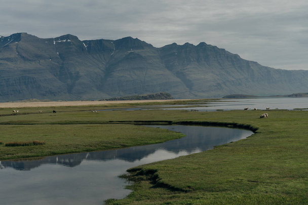 Lenyűgöző izlandi táj Izlandon. Kiváló minőségű fénykép - Fotó, kép
