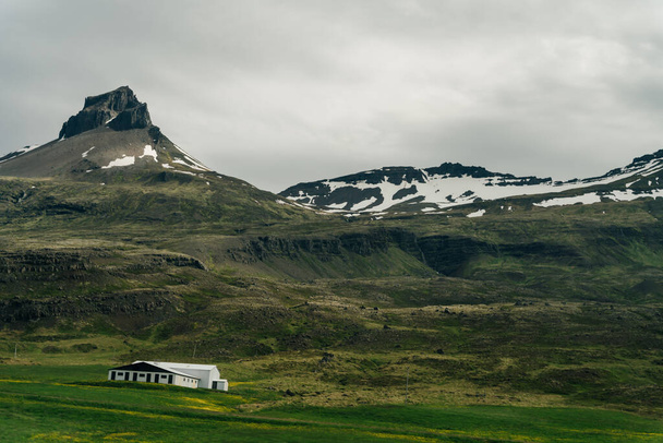 İzlanda 'da çarpıcı bir İzlanda manzarası. Yüksek kalite fotoğraf - Fotoğraf, Görsel