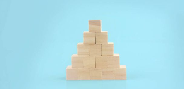 Los bloques de madera grafican pasos con espacio de copia. El proceso de crecimiento empresarial - Foto, imagen