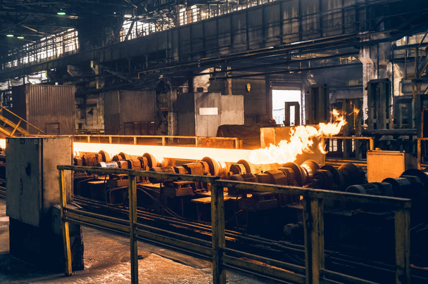 Fabbrica di ferro e acciaio o tubo mulino situato a Taganrog Sud della Russia - Foto, immagini