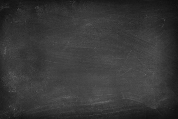 Κιμωλία τρίβεται στο φόντο μαυροπίνακα - Φωτογραφία, εικόνα