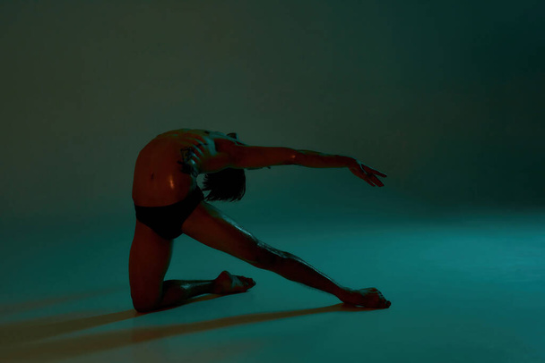 Male dancer in underpants dancing ballet dance - Foto, immagini