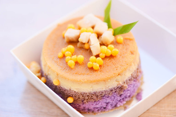 Taro dort top view sladkosti dezerty, thajské fazole Mung Custard, domácí dort v krabici - Fotografie, Obrázek