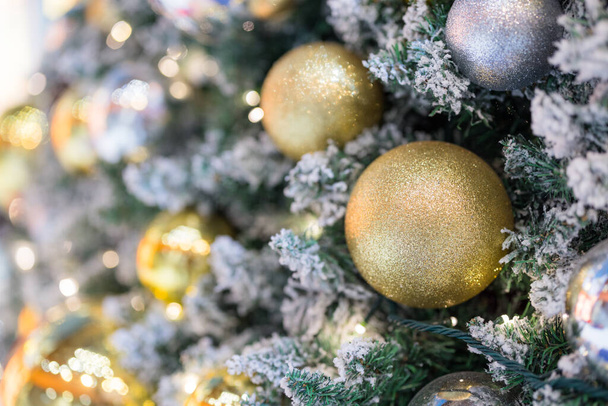 Χριστουγεννιάτικο δέντρο διακόσμηση από κοντά - Φωτογραφία, εικόνα