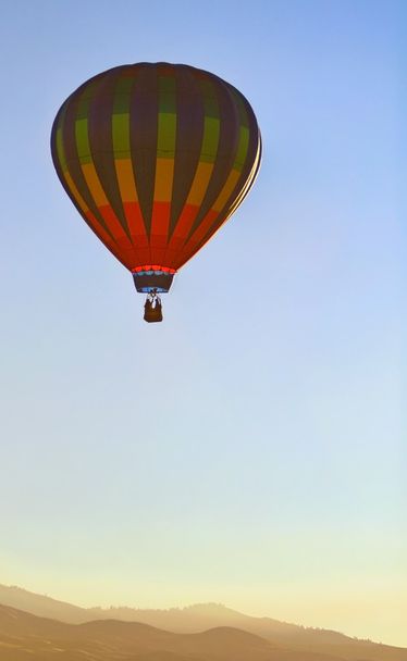 повітряна куля в небі
 - Фото, зображення