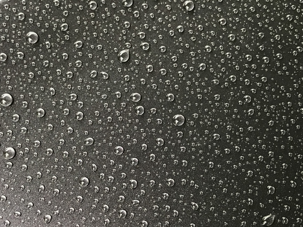 gota de agua sobre fondo negro - Foto, Imagen