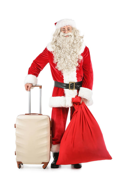 Άγιος Βασίλης με τσάντα και βαλίτσα σε λευκό φόντο - Φωτογραφία, εικόνα