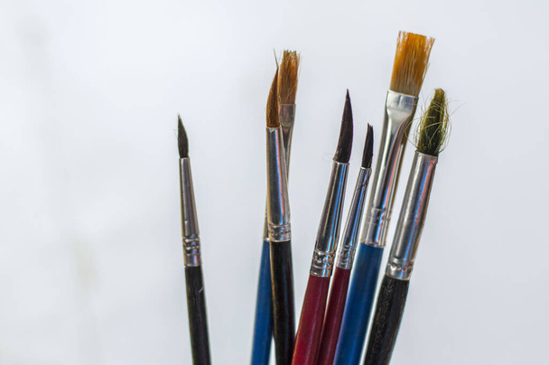 A view of the set of painting brushes on the gray background - Foto, imagen