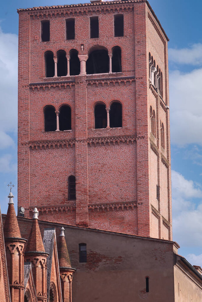 A vertical shot of the city of Mantua in Italy - 写真・画像
