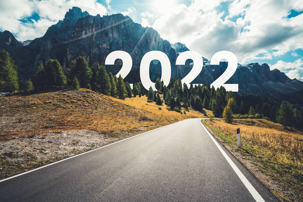 2022 Nouvel An voyage sur la route et concept de vision d'avenir - Photo, image