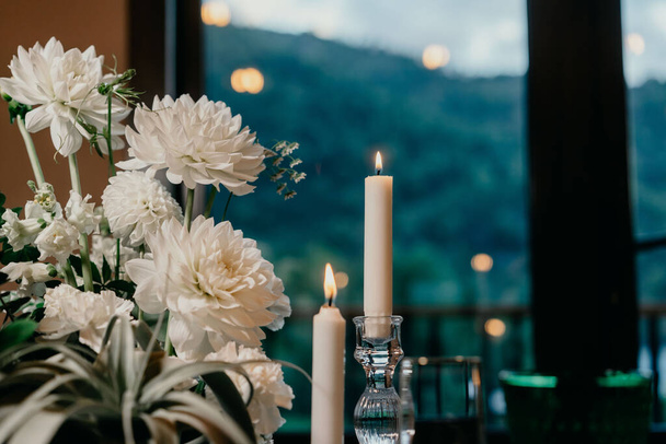 Served wedding table with flowers and candles - Fotó, kép