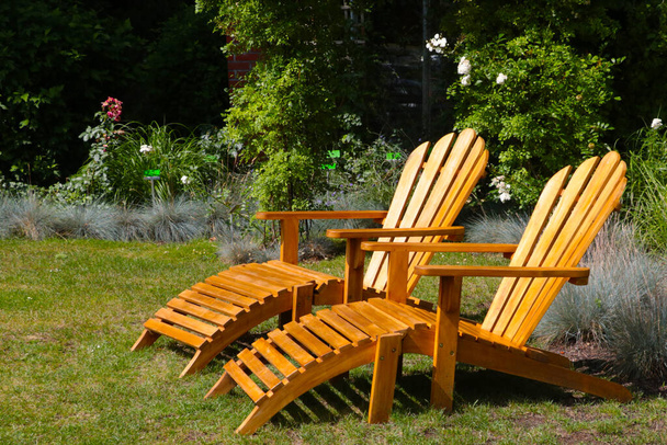 Wooden loungers in the park for relaxation. Full relax. Useful relaxation in the garden - Foto, immagini