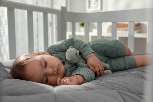 Cute little baby sleeping in crib at home. Bedtime - Foto, immagini