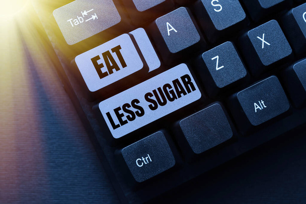 Käsitteellinen kuvateksti Syö vähemmän sokeria. Liiketoimintakonsepti vähentää sokerin saantia ja syö terveellistä ruokavaliota runsaasti elintarvikkeita Kirjoittaminen Päivittäinen muistutus Huomautuksia, Luominen Online kirjoittaminen Esittely - Valokuva, kuva