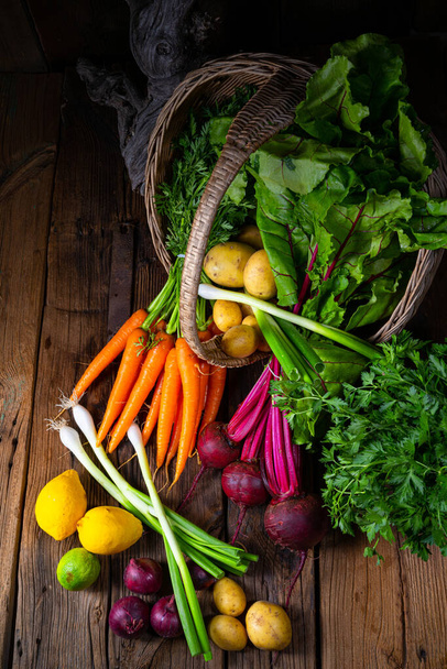 Basket with different vegetables: beetroot and carrot - Foto, afbeelding