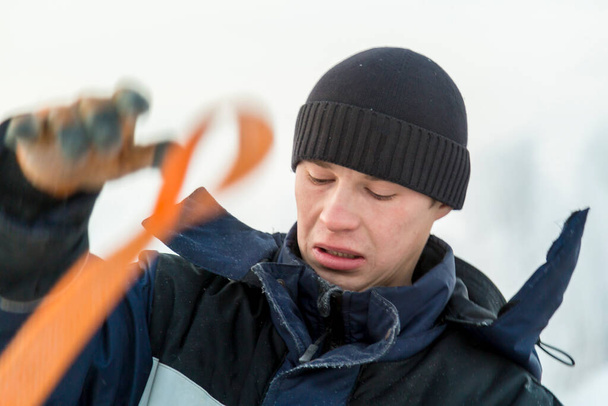 Slinger com fundas de corda carregando painéis de gelo - Foto, Imagem