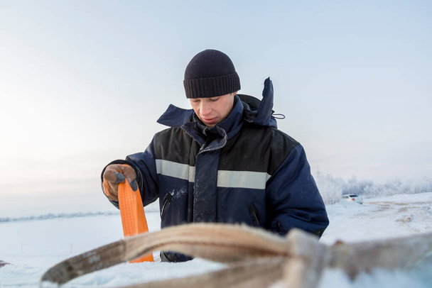 Slinger με ιμάντες σχοινί φόρτωση πάνελ πάγου - Φωτογραφία, εικόνα