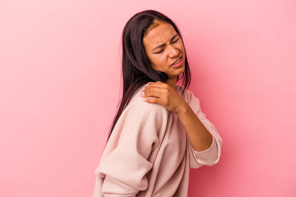 Young latin woman isolated on pink background  having a shoulder pain. - Foto, Bild