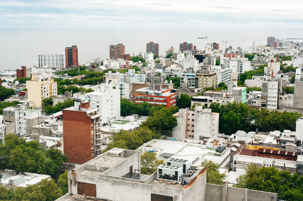 Пташиного польоту столиці місто Уругваю, Південна Америка. - Фото, зображення