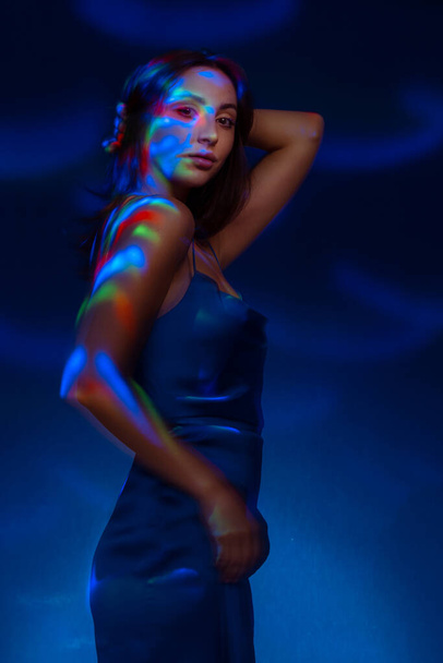Portrait in the style of light painting. Brunette woman in blu dress long exposure photo, abstract portrait light and freezelight background - Fotografie, Obrázek