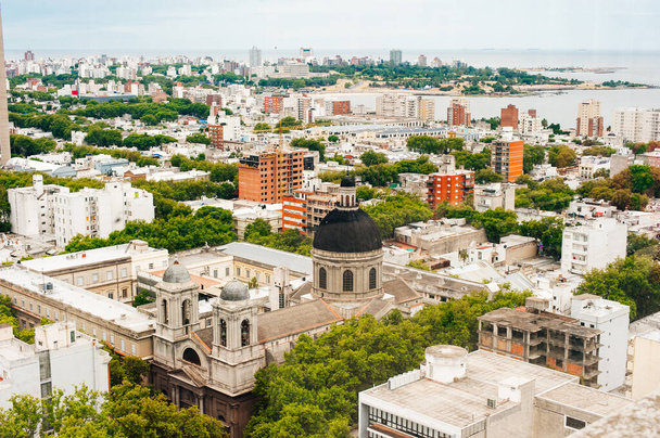 A légi felvétel a tőke város Uruguay, Dél-Amerika. - Fotó, kép