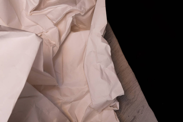 Bílá vrásčitá zmačkaný papír pozadí grunge textury pozadí - Fotografie, Obrázek