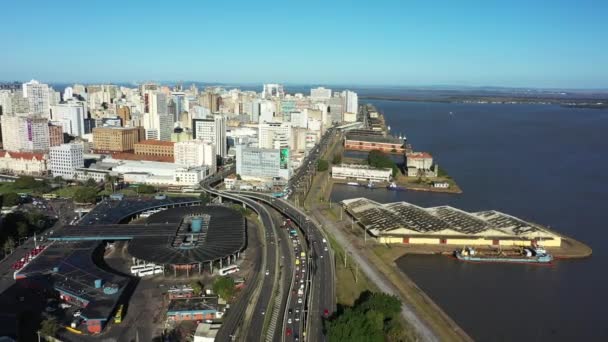 Porto Alegre Brezilya şehir merkezi. Rio Grande do Sul Eyaleti. Şehrin turizm simgesi olan şehir manzarası. Tarihi merkez. - Video, Çekim