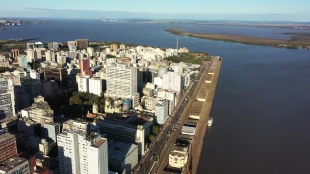 Porto Alegre Brazília belvárosa. Rio Grande do Sul állam. Városi táj turisztikai mérföldkő a város. Történelmi központ. - Felvétel, videó