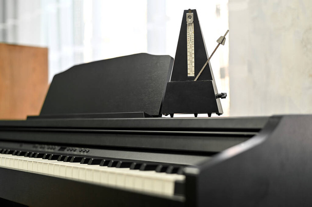 metronome on an electronic piano. selective focusing. musical background. - Photo, Image