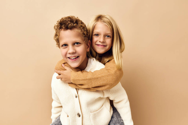 menino e menina moda juventude elegante-roupas infância isolado fundo - Foto, Imagem