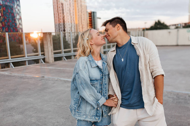 happy young couple on roof top city parking - Foto, imagen