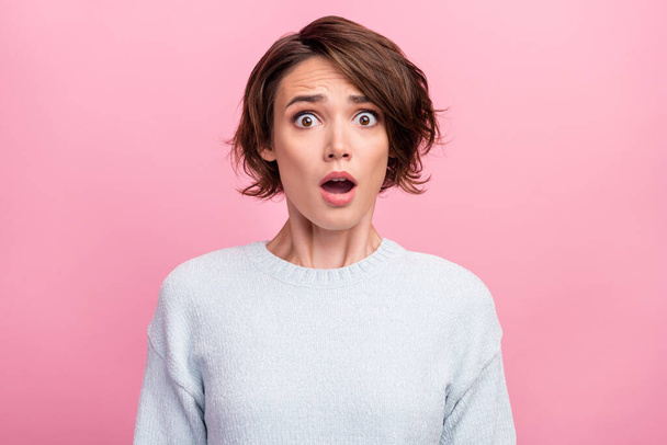 Photo of amazed shocked young woman afraid scared problem bad mood astonished isolated on pink color background - 写真・画像